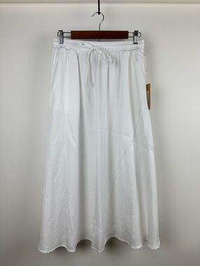 Cyrus White Flowy Midi Skirt Elastic Waist Minimalist Beachy Summer Resort Skirt